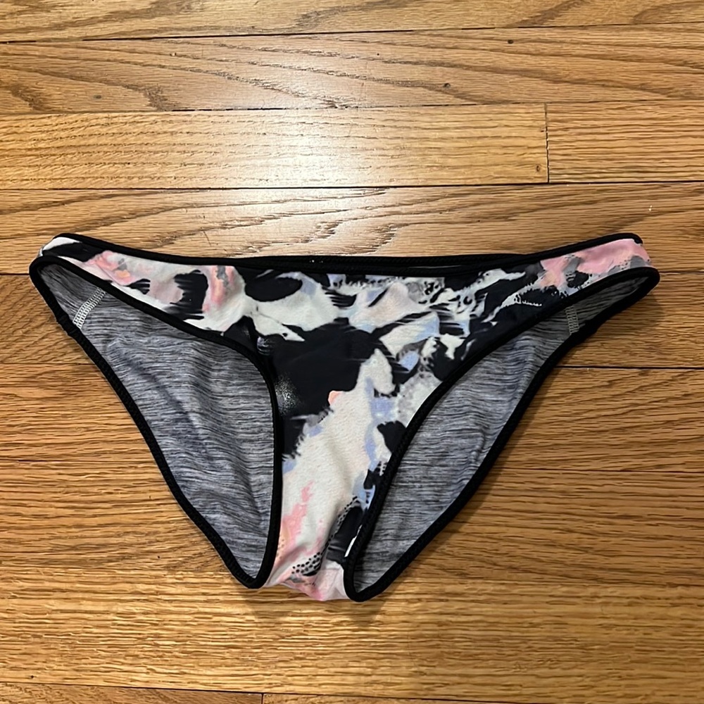 Lululemon Bikini Bottoms **Reversible** Gem